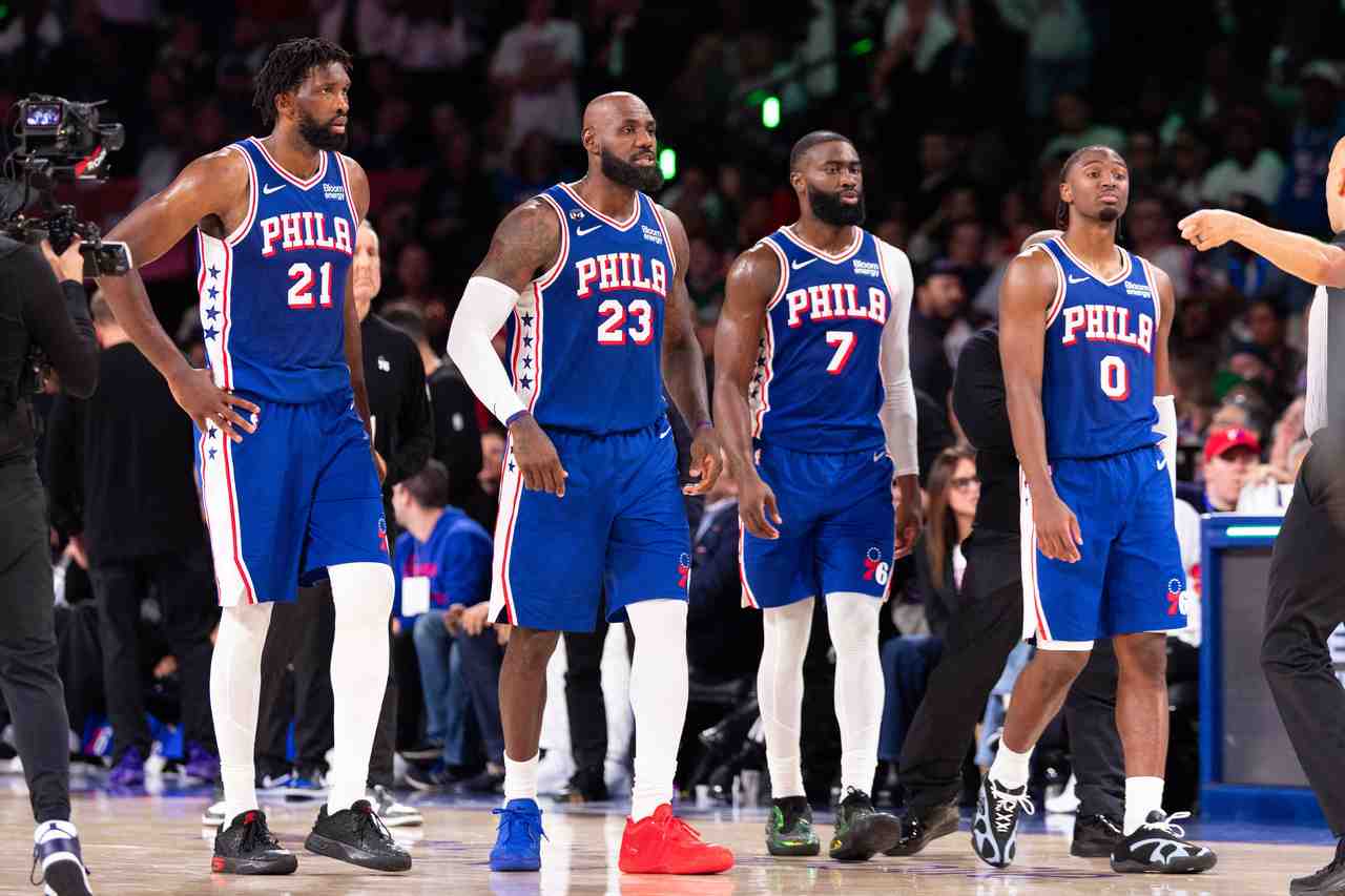 A·史密斯:詹姆斯是四冠王&四届MVP 他的领导力让76人凝聚在一起